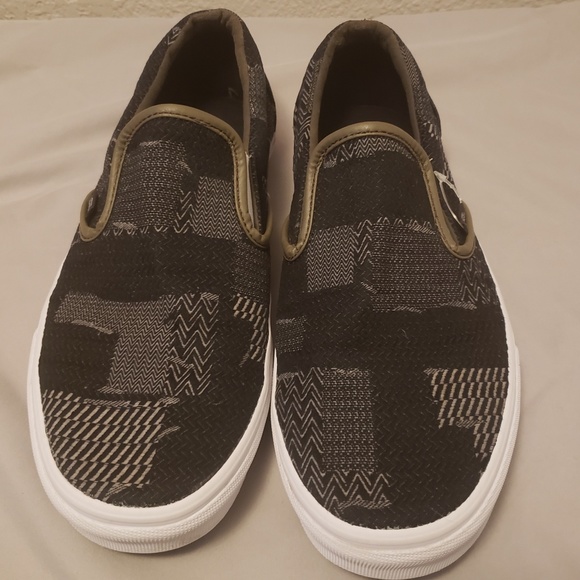 mens slip on vans size 11